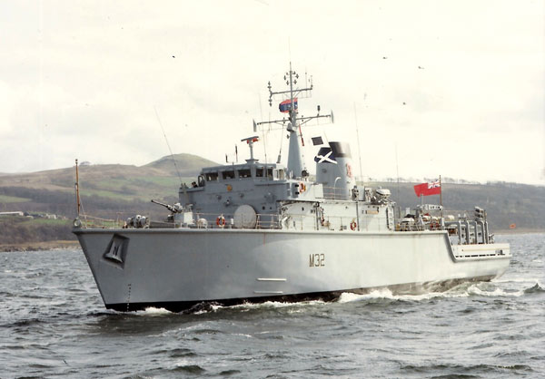 HMS Cottesmore (M32)